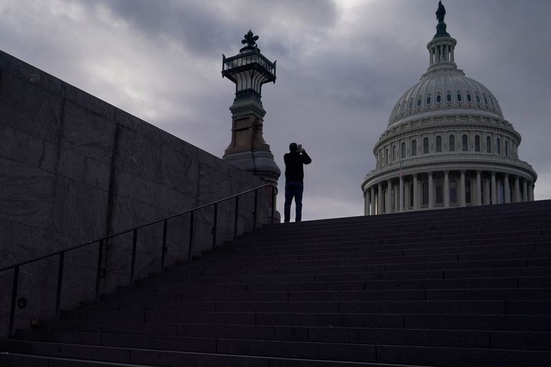 US lawmakers unveil bill to keep government funded, avert shutdown