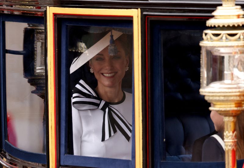 Kate, Princess of Wales, waves to crowds in first public appearance ...