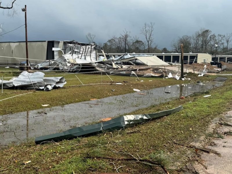 Thousands of flights delayed across the US, one dead in deadly tornado ...