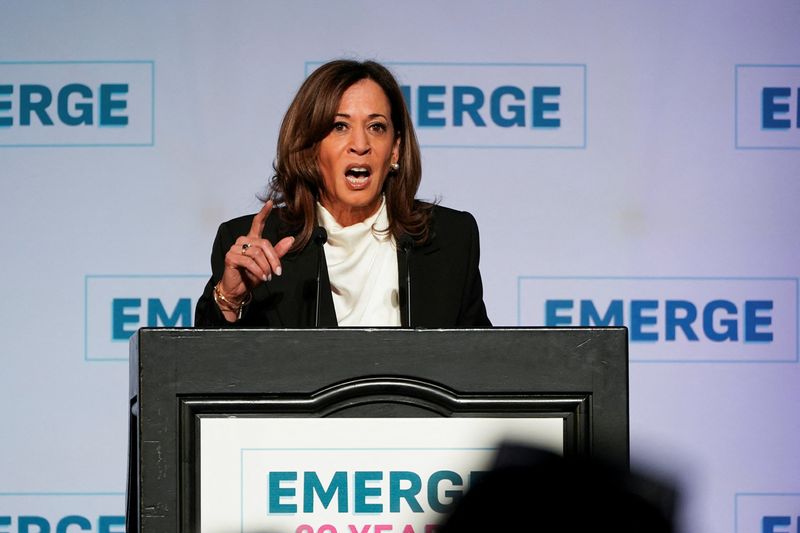 Kamala Harris returns to national stage praising Trump opponents’ courage
