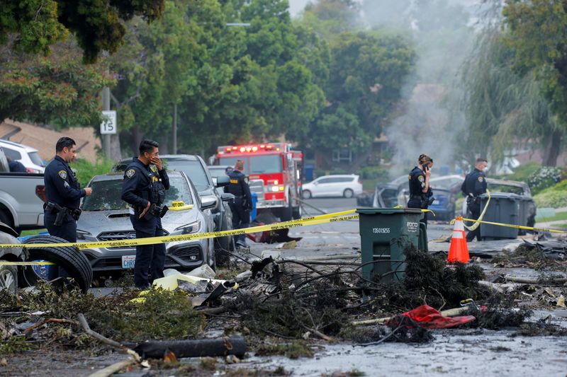 Small plane crashes into San Diego neighborhood, killing at least 2 ...