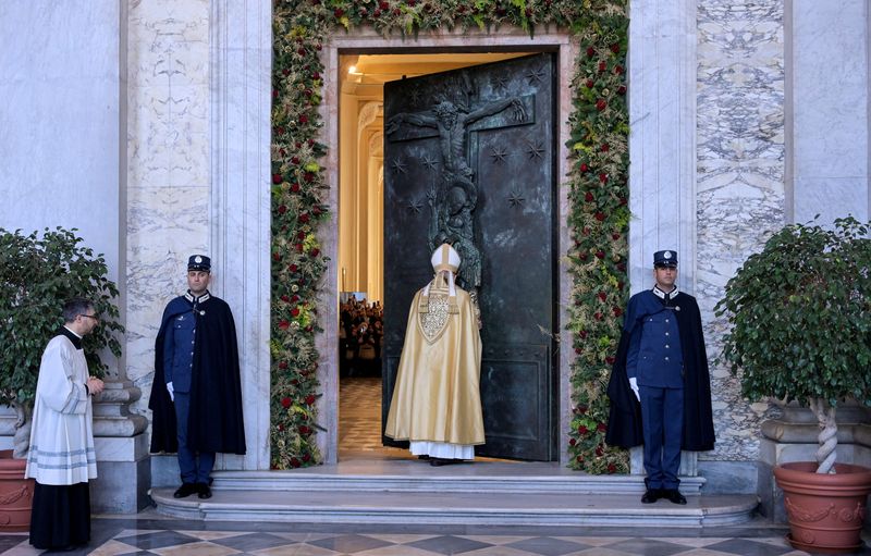 Rome welcomed record 33.5 million pilgrims for Catholic Holy Year ...